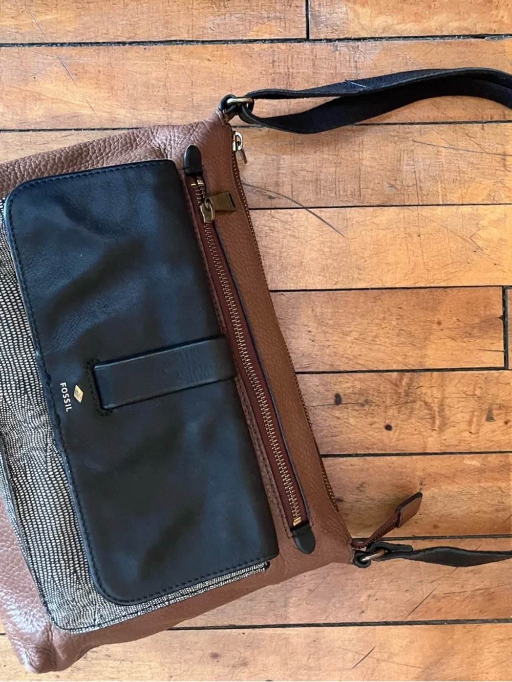 Fossil Kinsley Brown and Black Leather Crossbody with Textured Accent